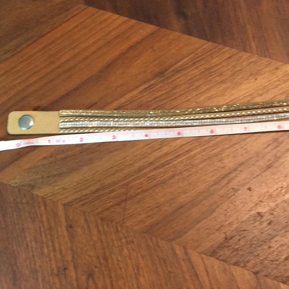 Leather wrap stud and rhinestone bracelet - Picture 3 of 4